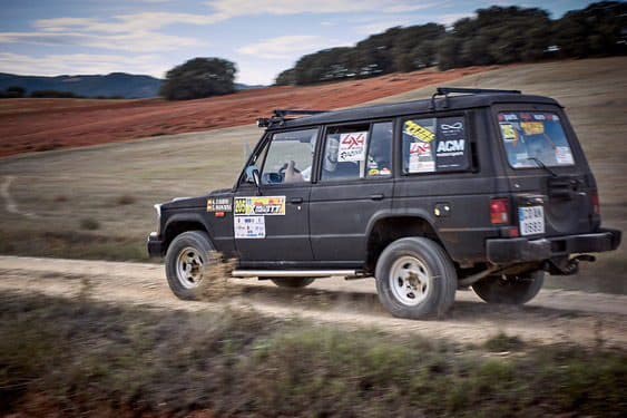 El Pajero en un tramo de tierra roja